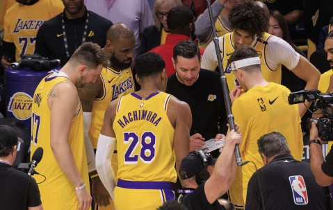 湖人本赛季限制对手命中率48.9%联盟第三差 队史近40年最烂！