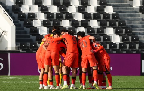 开云中国-北青：U23国足昨晚进行恢复训练+散步调整状态，今天场地适应训练